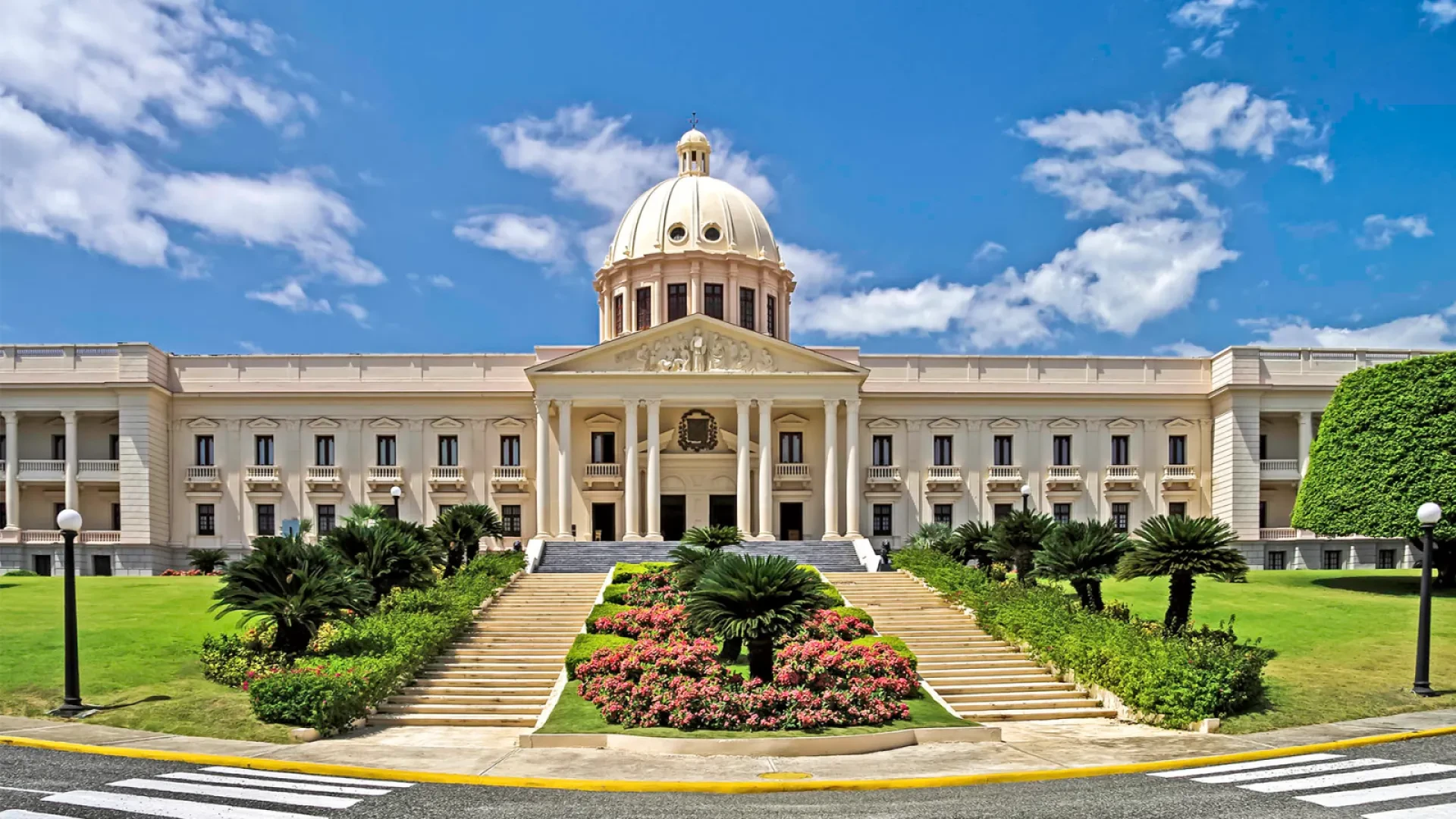 Guided Bike Tour in the Gazcue District of Santo Domingo - 12 km