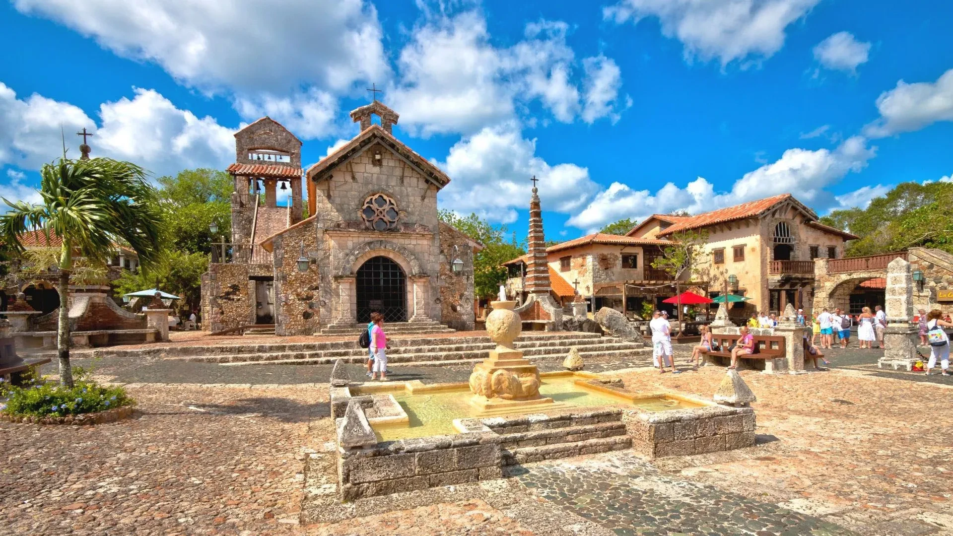 Shopping Tour to Altos de Chavon with Boat Cruise from La Romana, Bayahibe