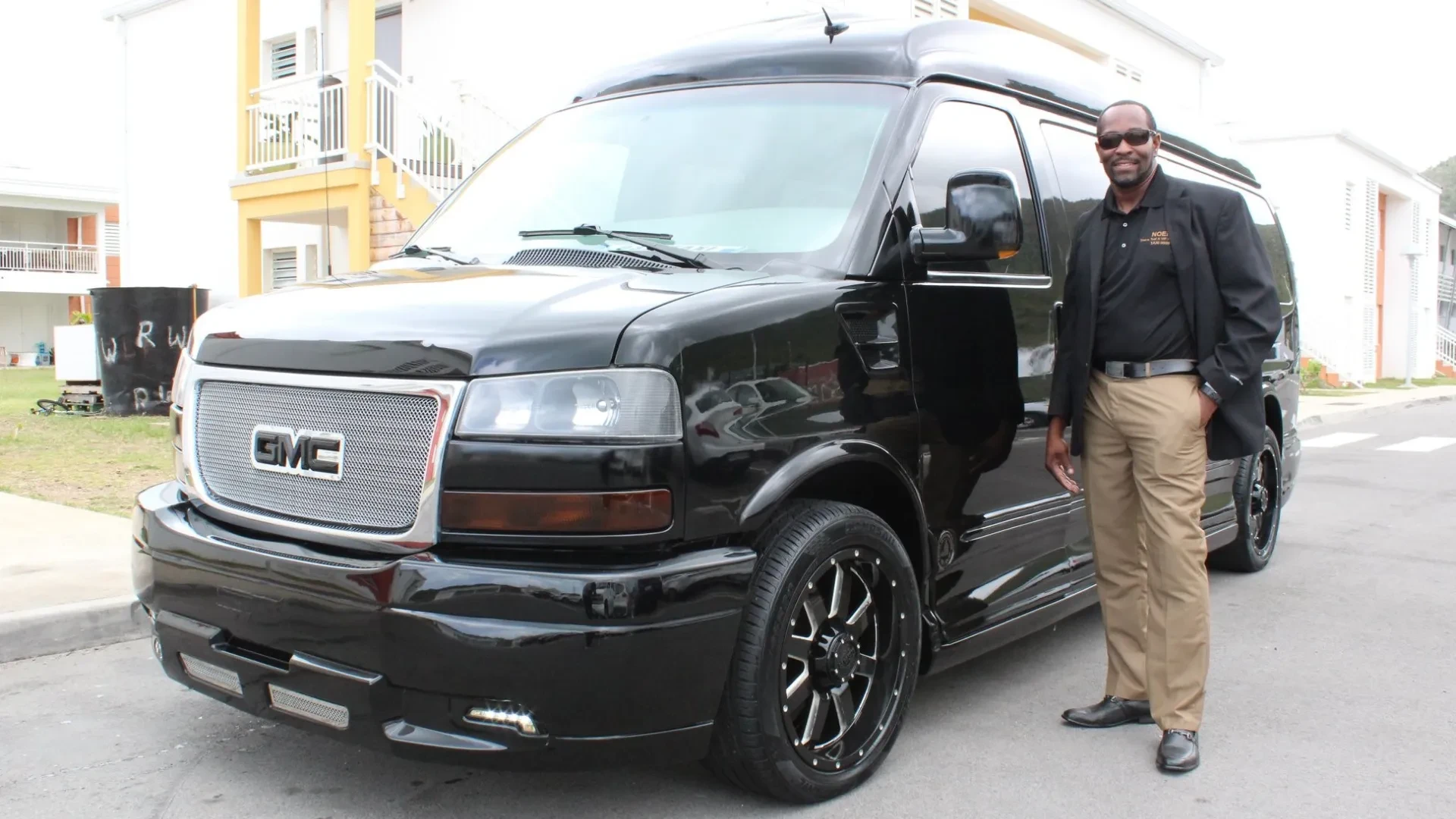 Island Tour by Premium Mini Bus in St. Maarten