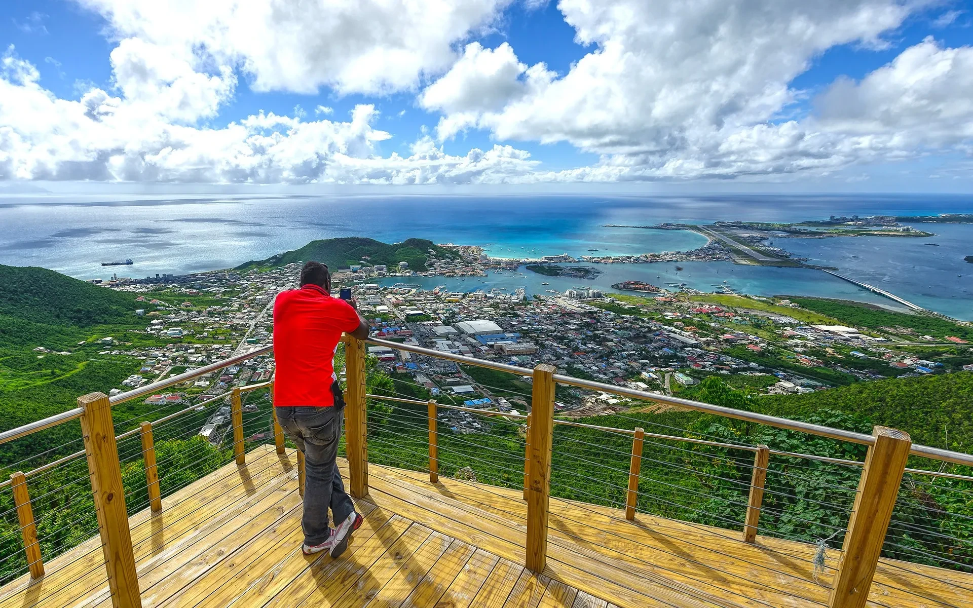 Man overlooks St. Maarten from a viewpoint in 2025