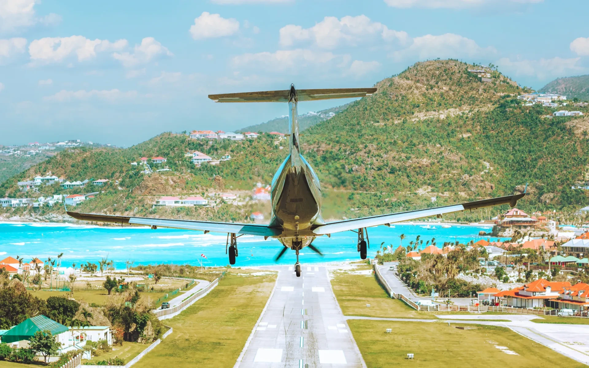 St. Barts Gustaf III Airport: The Rich & Famous Flights